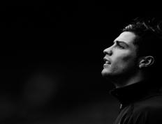 开云下载-双星闪耀，绿茵场上的悬念与篮球馆里的定海神针