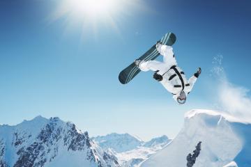 开云官方app入口-险胜与灼热，当马德里的坚韧遇见曼城的火焰—现代足球的冰与火之歌