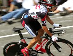 开云体育-破晓一枪，当维京战吼遇上樱花静寂，波尔如何用0.01秒改写历史