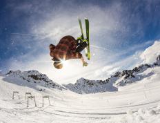 开云体育-双核驱动！三狮军团火力全开，新星加维刷新历史纪录