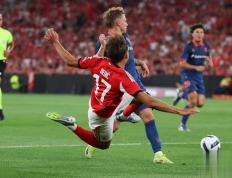 开云体育入口-关于法甲球队在比赛中力压对手，成功夺得胜利的信息