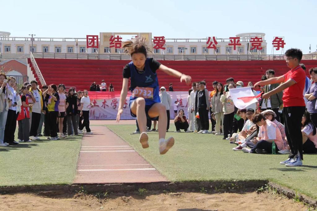 开云体育-包含运动员们用汗水和实力书写着辉煌篇章的词条