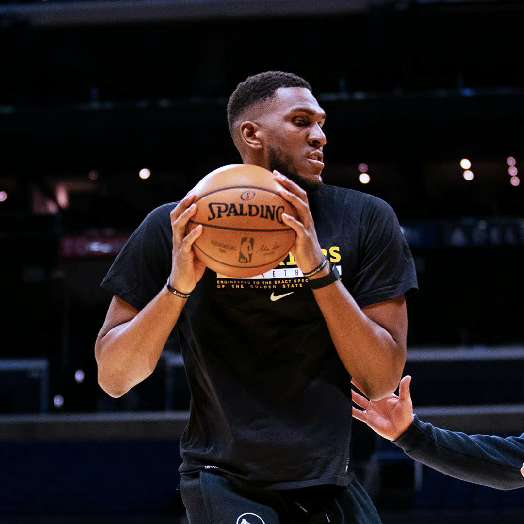 开云体育下载-辽宁二少交手,湖人客场擒下勇士