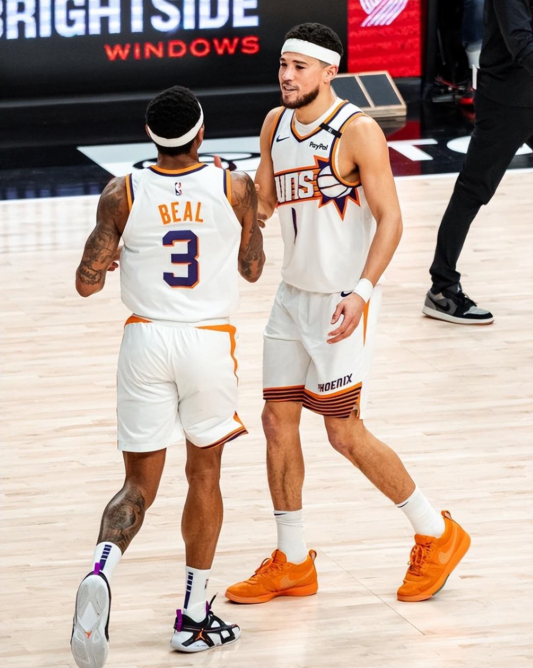 开云体育-太阳击败活塞,布克砍下30+7+7