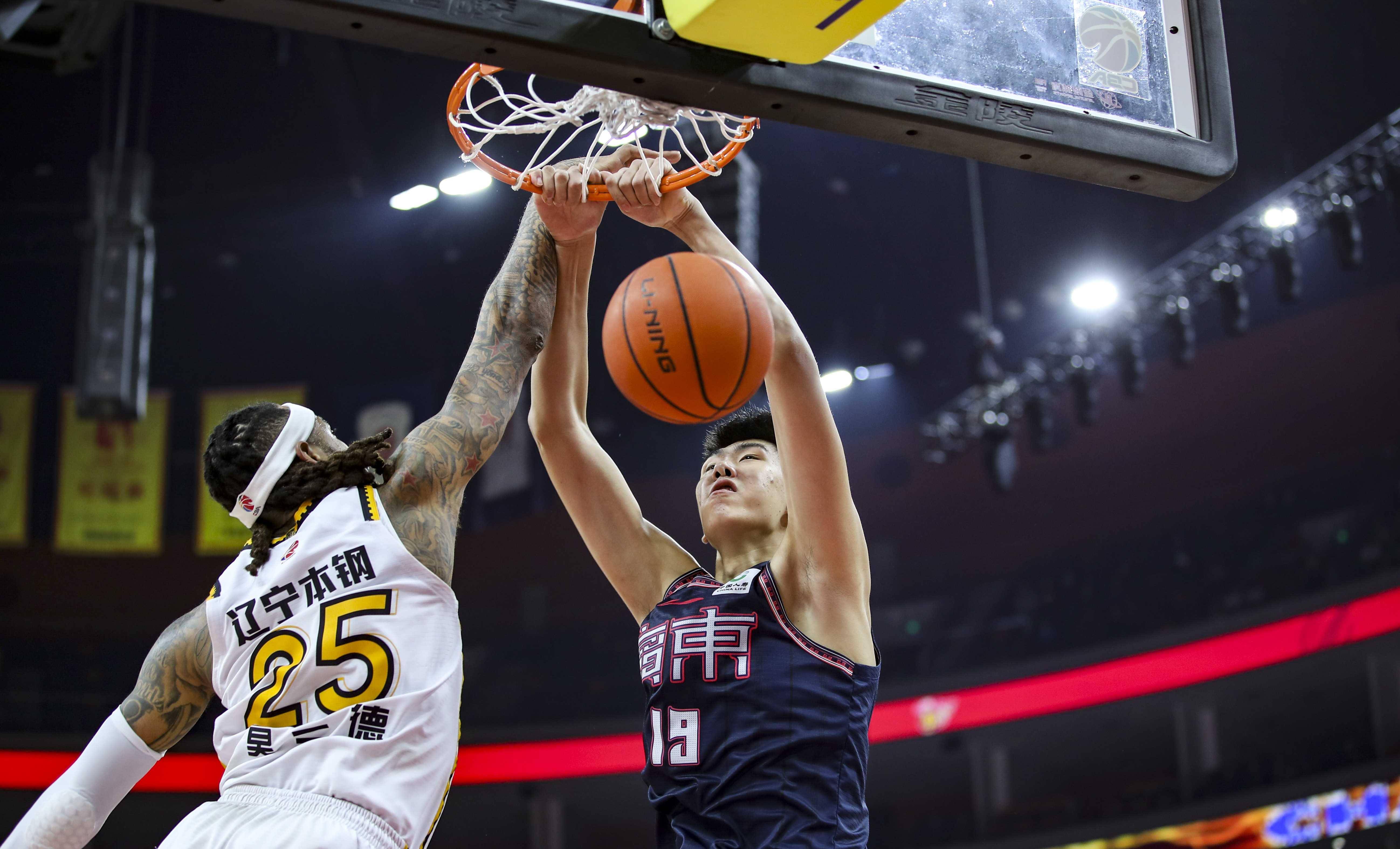 开云体育中国-包含球场上风云变幻，中国篮球联赛精彩纷呈的词条