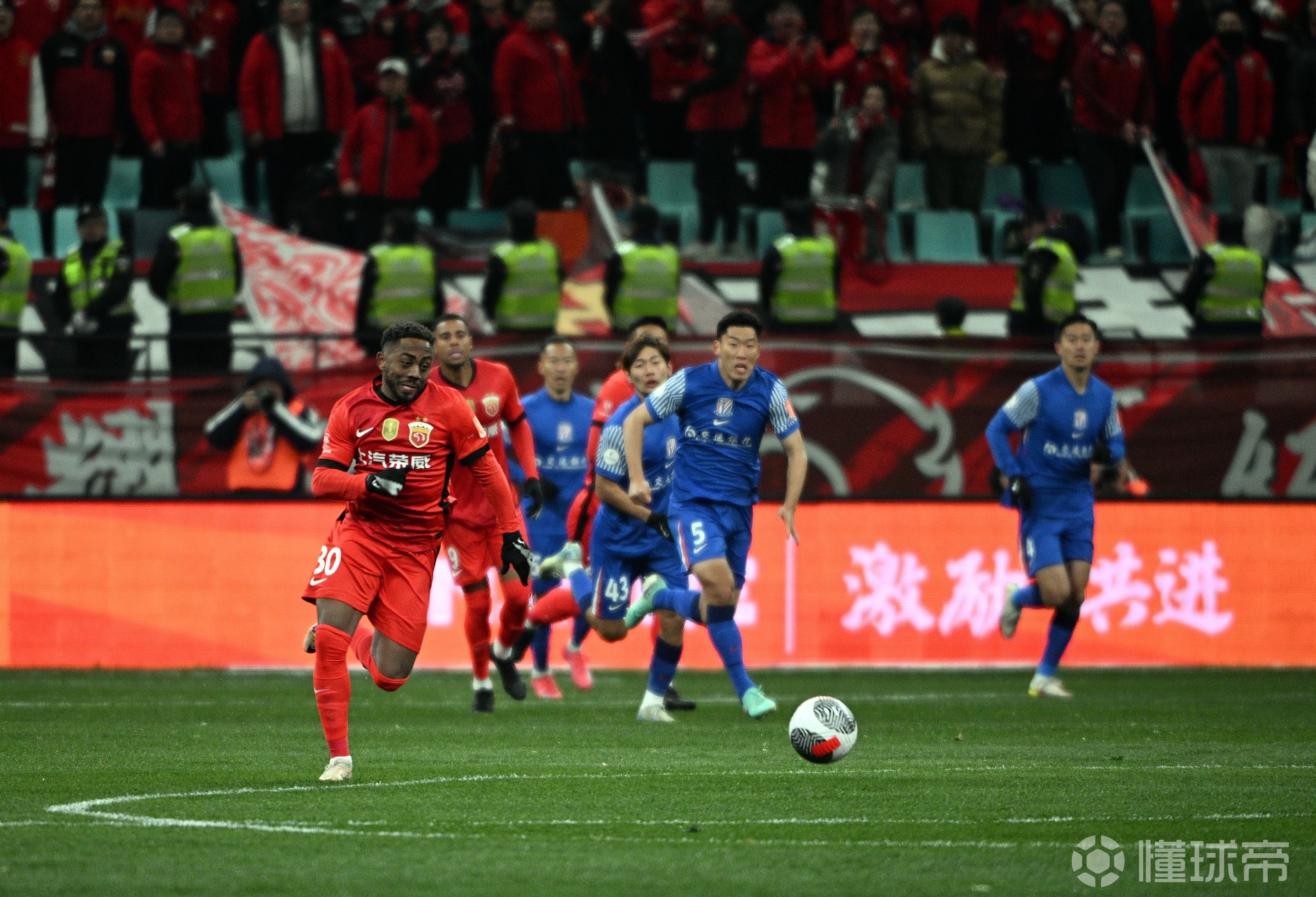 开云体育在线-国际足球全球杯集训全面展开，备战有序