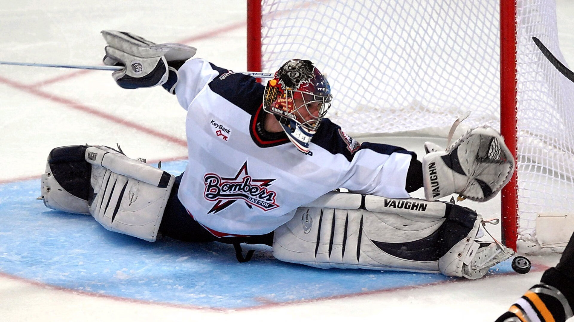 开云体育中国-红蓝与墨绿,一个救赎者的独白